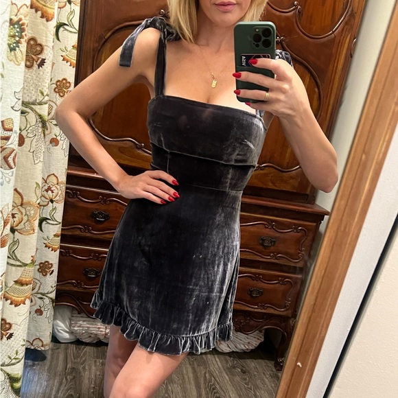 Reformation Size 0 Velvet Minetta Mini Dress - Picture 2 of 4